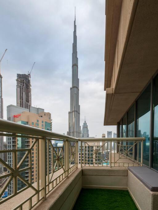First Class 2Br With Full Burj Khalifa And Fountain View Дубай Екстер'єр фото